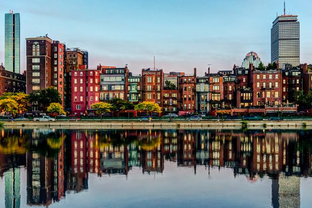 To&agrave;n cảnh khu phố lịch sử Back Bay b&ecirc;n s&ocirc;ng Charles, Boston, Massachusetts