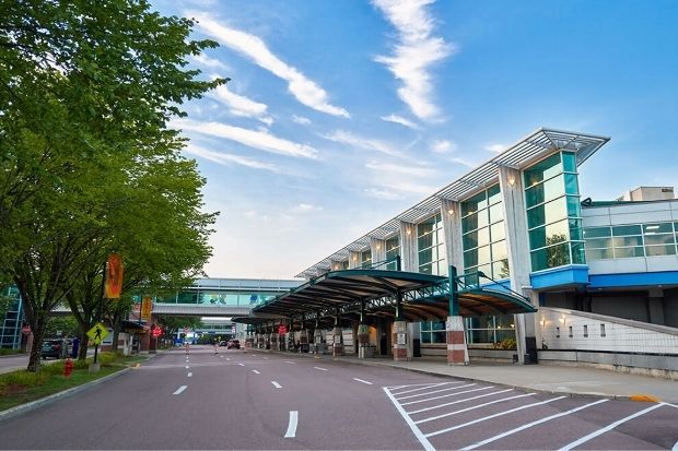 Nh&agrave; ga s&acirc;n bay quốc tế Patrick Leahy Burlington (BTV) tại South Burlington, Vermont