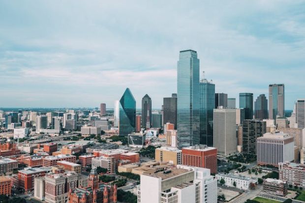 Dallas, Texas với các tòa nhà cao tầng nổi bật tại khu trung tâm thành phố Dallas, Texas với các tòa nhà cao tầng nổi bật tại khu trung tâm thành phố