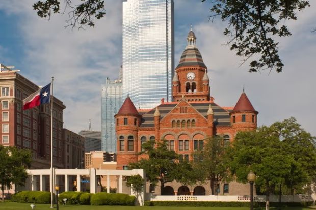 Dallas County Courthouse nổi bật giữa khu trung tâm thành phố Dallas, Texas Dallas County Courthouse nổi bật giữa khu trung tâm thành phố Dallas, Texas
