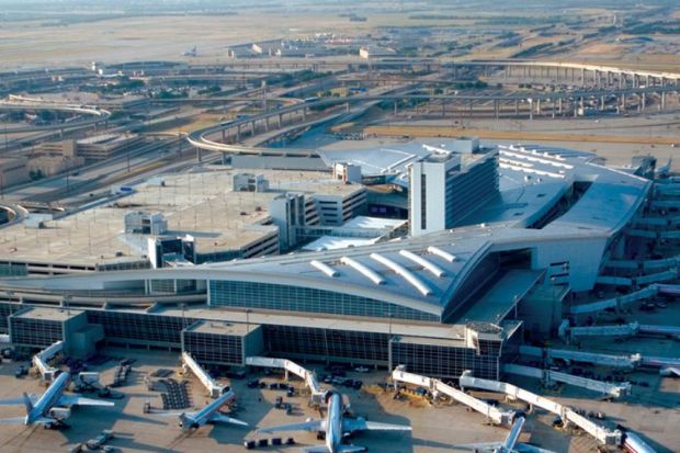 Sân bay quốc tế Dallas/Fort Worth (DFW) là một trong những sân bay lớn và nhộn nhịp hàng đầu thế giới Sân bay quốc tế Dallas/Fort Worth (DFW) là một trong những sân bay lớn và nhộn nhịp hàng đầu thế giới