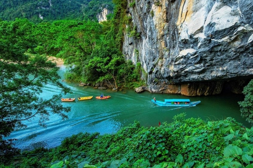 M&ugrave;a xu&acirc;n c&acirc;y tr&aacute;i đơm hoa kết tr&aacute;i & kh&iacute; hậu thuận h&ograve;a ph&ugrave; hợp cho chuyến kh&aacute;m ph&aacute; động Phong Nha