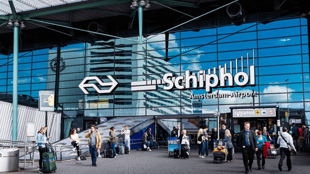 S&acirc;n bay Schiphol H&agrave; Lan