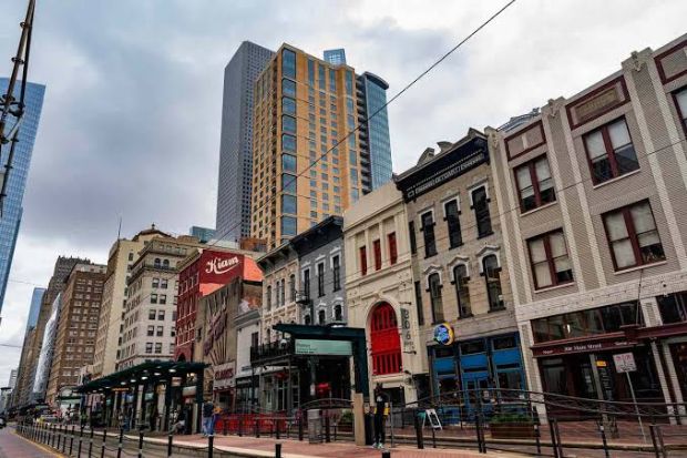 Phố Main Street tại khu lịch sử Downtown Houston, Texas