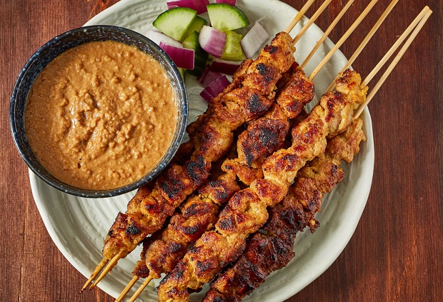 Món thịt nướng satay của Indonesia chinh phục thực khách bởi hương vị thơm ngon khác biệt hoàn toàn so với thịt nướng các quốc gia khác Satay