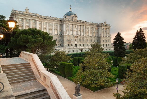 Cung điện hoàng gia Royal Palace