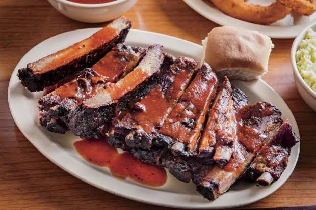 Sườn heo nướng sốt BBQ ăn kèm bánh mì Sườn heo nướng sốt BBQ ăn kèm bánh mì