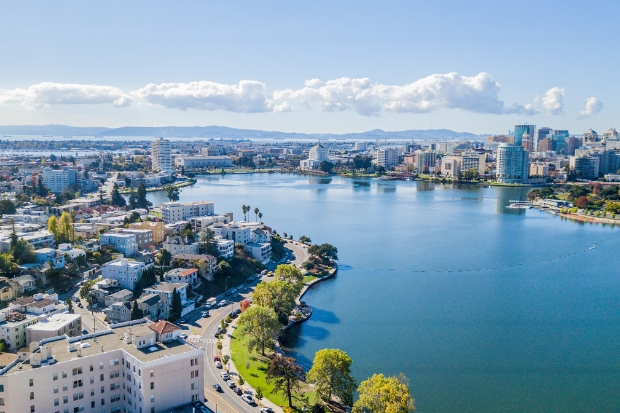 Khung cảnh y&ecirc;n b&igrave;nh b&ecirc;n Hồ Merritt &ndash; biểu tượng nổi tiếng của th&agrave;nh phố Oakland, California