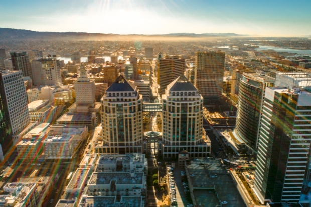 T&ograve;a nh&agrave; Li&ecirc;n bang Ronald V. Dellums tại trung t&acirc;m th&agrave;nh phố Oakland, California 