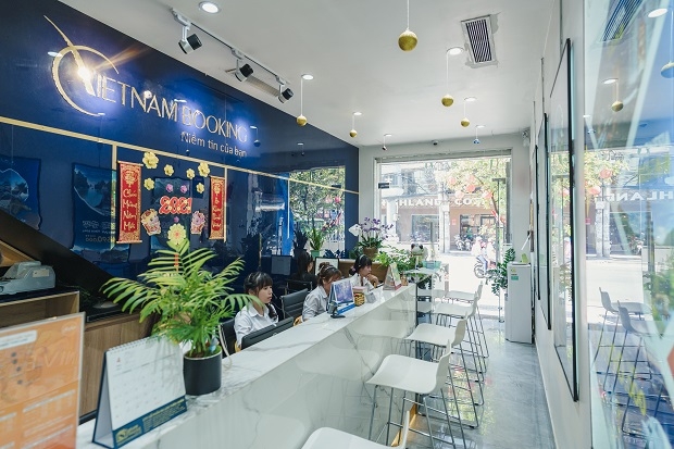 Đội ngũ tư vấn vi&ecirc;n Vietnam Booking lu&ocirc;n sẵn s&agrave;ng hỗ trợ đặt v&eacute; m&aacute;y bay nhanh ch&oacute;ng v&agrave; tận t&acirc;m