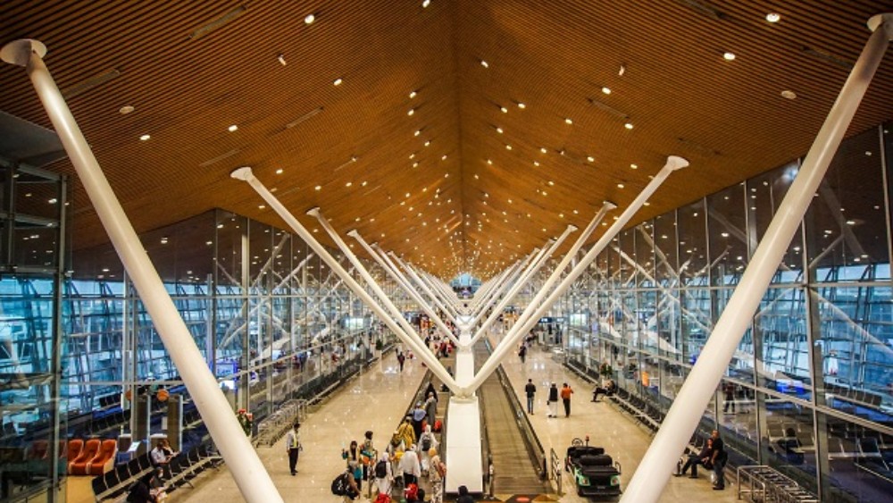 H&agrave;nh kh&aacute;ch transit tại s&acirc;n bay Kuala Lumpur tr&ecirc;n h&agrave;nh tr&igrave;nh bay đi Perth