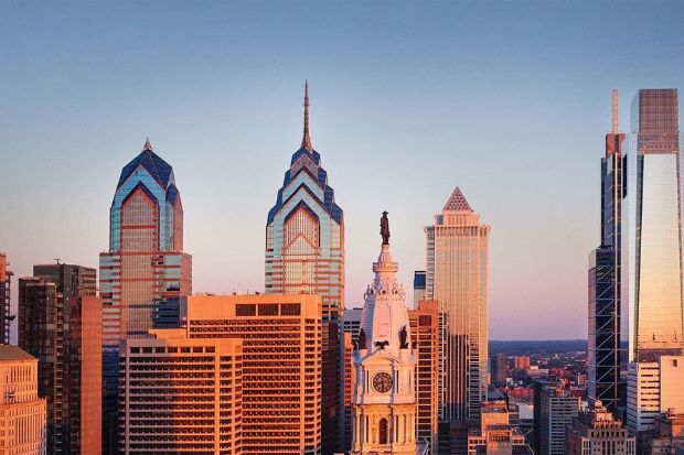 To&agrave;n cảnh Center City Philadelphia &ndash; nơi giao thoa giữa kiến tr&uacute;c lịch sử v&agrave; những t&ograve;a nh&agrave; hiện đại biểu tượng của th&agrave;nh phố