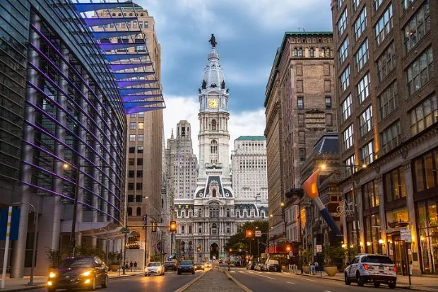 Philadelphia City Hall &ndash; biểu tượng kiến tr&uacute;c nổi bật với th&aacute;p đồng hồ v&agrave; tượng William Penn tr&ecirc;n đỉnh