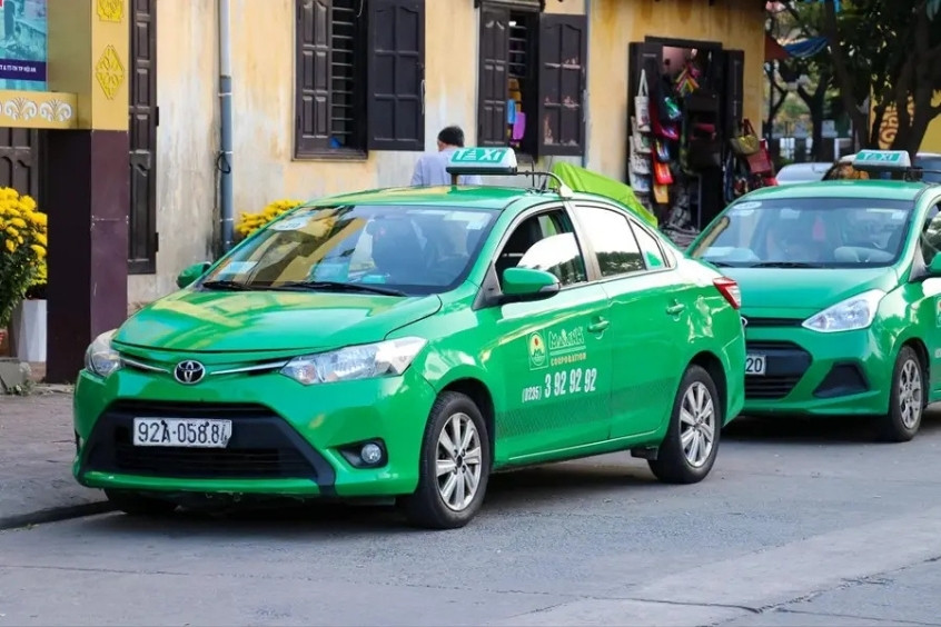 Taxi -  Phương tiện phổ biến v&agrave; nhanh ch&oacute;ng 