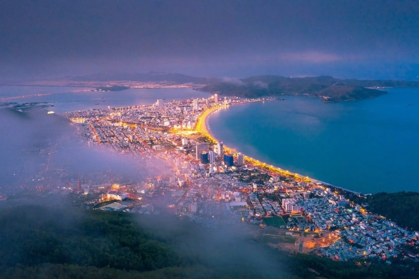 Quy Nhơn l&agrave; th&agrave;nh phố biển xinh đẹp
