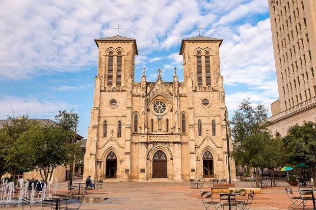 Nhà thờ San Fernando cổ kính tại trung tâm San Antonio, Texas Nhà thờ San Fernando cổ kính tại trung tâm San Antonio, Texas
