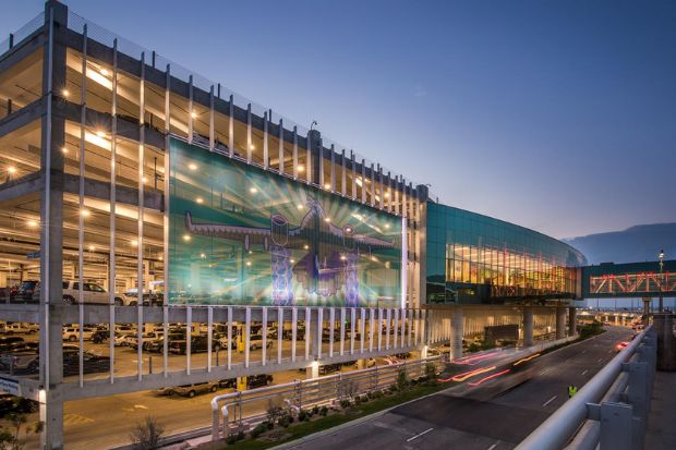 Khu vực đón và trả xe thuê CONRAC tại sân bay quốc tế San Antonio, Texas Khu vực đón và trả xe thuê CONRAC tại sân bay quốc tế San Antonio, Texas