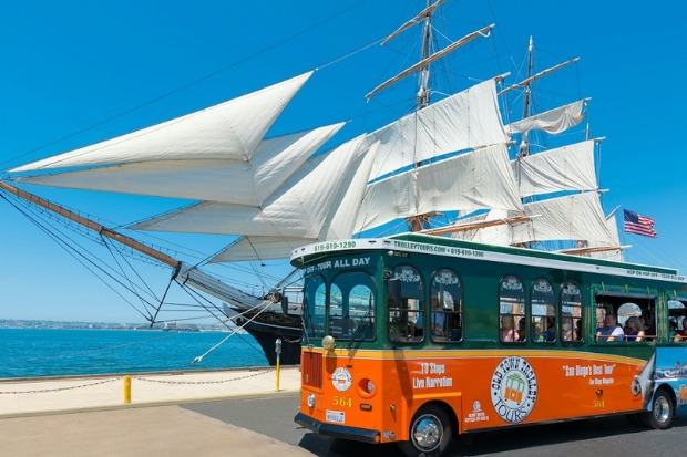 Xe điện Old Town Trolley Tours l&agrave; phương tiện tham quan nổi tiếng, đưa du kh&aacute;ch kh&aacute;m ph&aacute; nhiều điểm đến hấp dẫn tại th&agrave;nh phố San Diego
