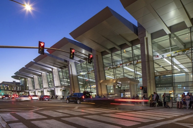 erminal 2 l&agrave; nh&agrave; ga hiện đại của s&acirc;n bay quốc tế San Diego (SAN), phục vụ nhiều chuyến bay nội địa v&agrave; quốc tế mỗi ng&agrave;y