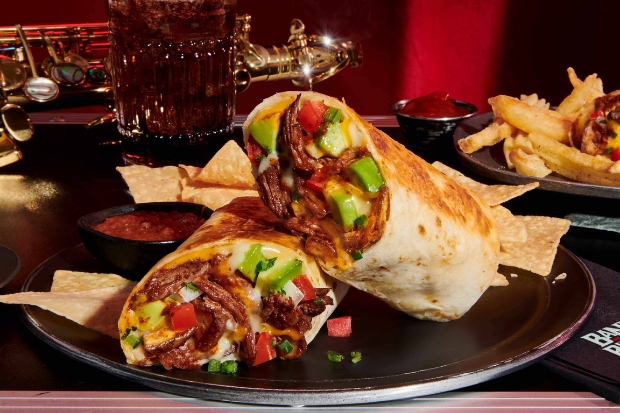 ​Burrito với phần nh&acirc;n thịt, ph&ocirc; mai v&agrave; rau củ l&agrave; lựa chọn phổ biến của nhiều du kh&aacute;ch trong h&agrave;nh tr&igrave;nh kh&aacute;m ph&aacute; ẩm thực San Jose 