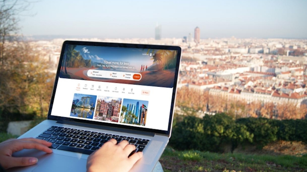 T&igrave;m kiếm v&eacute; m&aacute;y bay đi Vienna tr&ecirc;n laptop