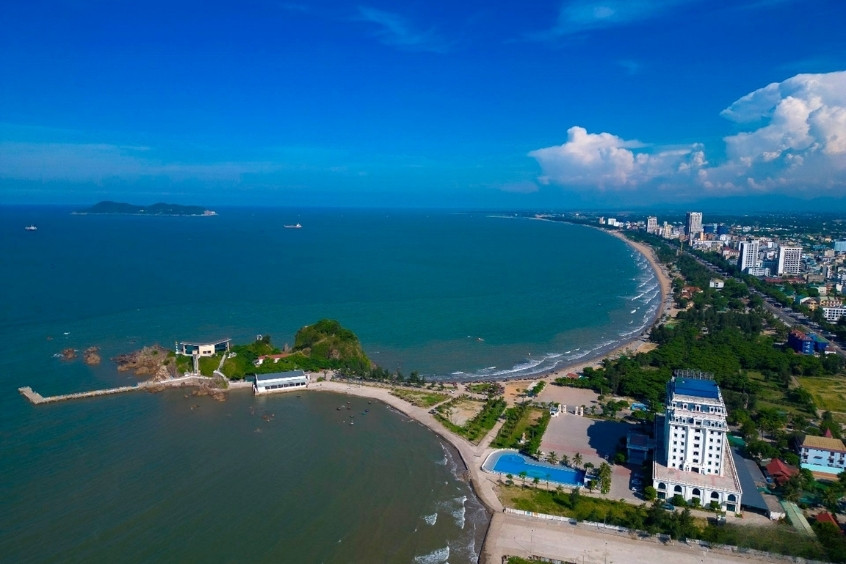 Đến với Cửa L&ograve; v&agrave; h&ograve;a m&igrave;nh v&agrave;o l&agrave;n nước trong xanh m&aacute;t lạnh sẽ l&agrave; trải nghiệm kh&oacute; qu&ecirc;n trong l&ograve;ng du kh&aacute;ch