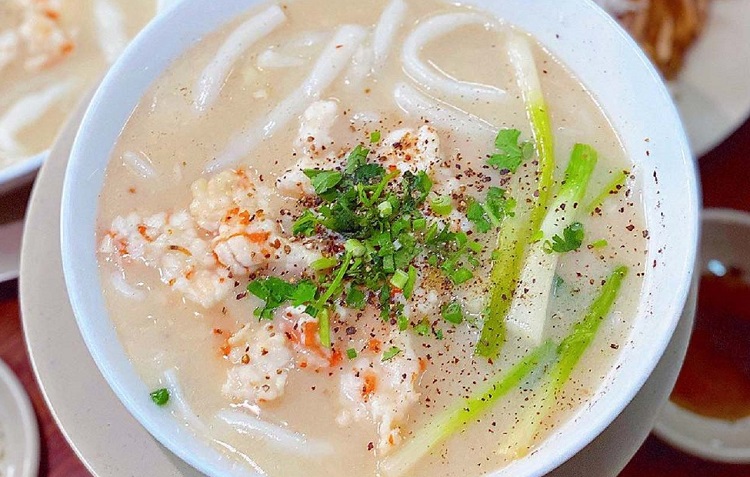 Bánh canh cua nước dừa Cà Mau