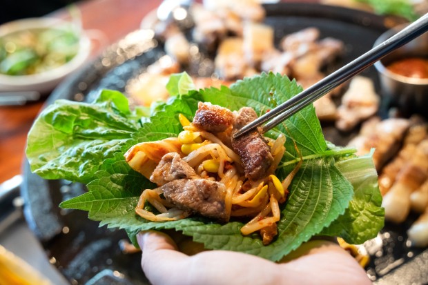 Thưởng thức thịt heo đen Jeju - đặc sản trứ danh của đảo ngọc Hàn Quốc  thịt heo đen Jeju