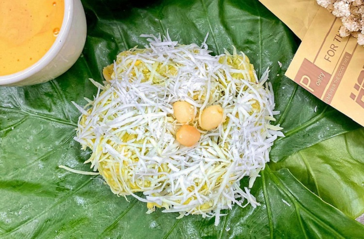 Cốm Hà Nội hấp dẫn nhiều thực khách gần xa nhờ vào hương vị dân dã nhưng cực kỳ cuốn hút Cốm Hà Nội