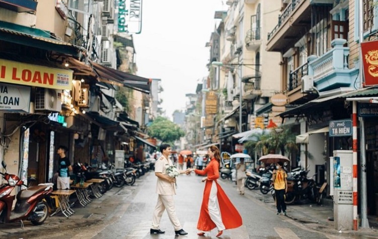 Phố cổ Hà Nội luôn mang đến cảm giác yên bình, nhẹ nhàng và cổ kính Phố cổ Hà Nội