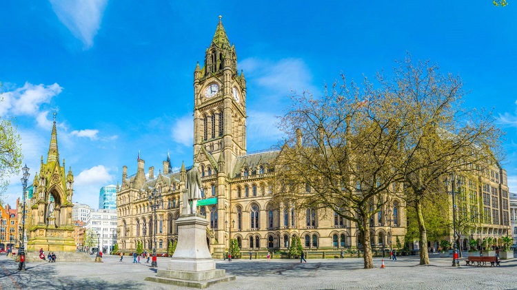 Quảng trường Albert - Địa điểm không thể bỏ qua khi ghé thăm Manchester mua vé máy bay sài gòn đi Manchester