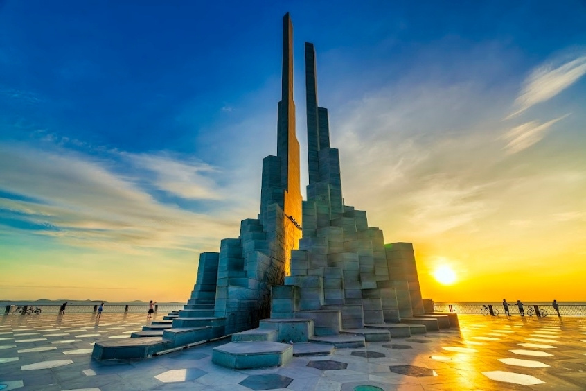 Th&aacute;p Nghinh Phong - C&ocirc;ng tr&igrave;nh kiến tr&uacute;c biểu tượng nổi tiếng tại Tuy H&ograve;a