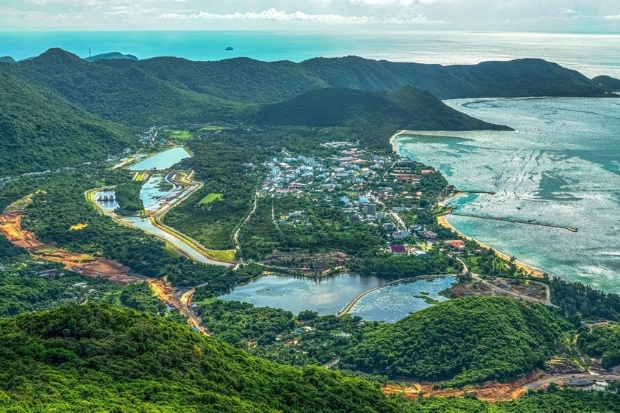 C&ocirc;n Đảo l&agrave; điểm đến hấp dẫn du kh&aacute;ch trong v&agrave; ngo&agrave;i nước với c&aacute;c hoạt động như tham quan lịch sử, nghỉ dưỡng biển