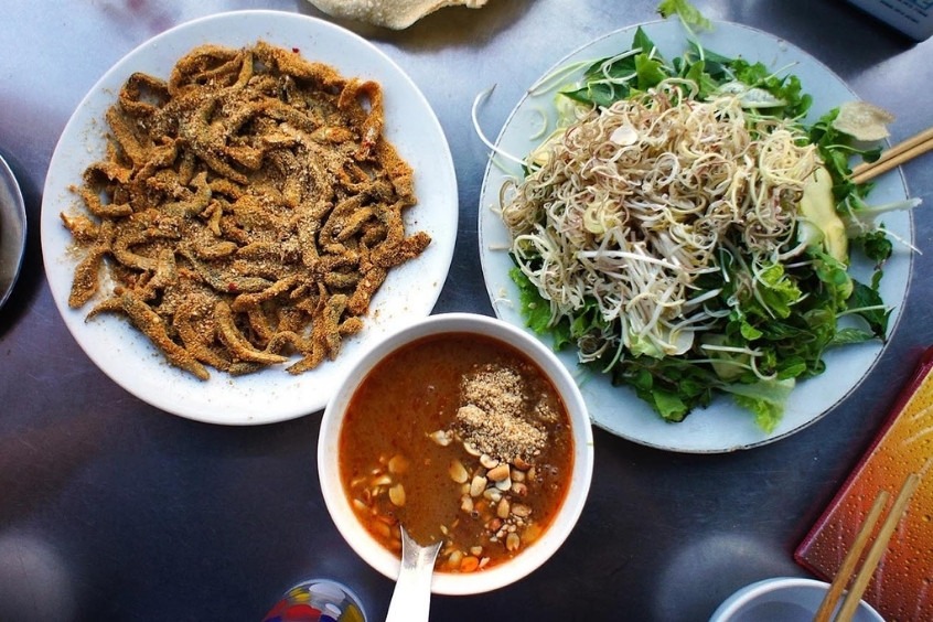 Vé máy bay từ Cần Thơ đi Đà Nẵng Du khách đến từ Cần Thơ không thể bỏ lỡ món gỏi cá Nam Ô trứ danh của Đà Nẵng