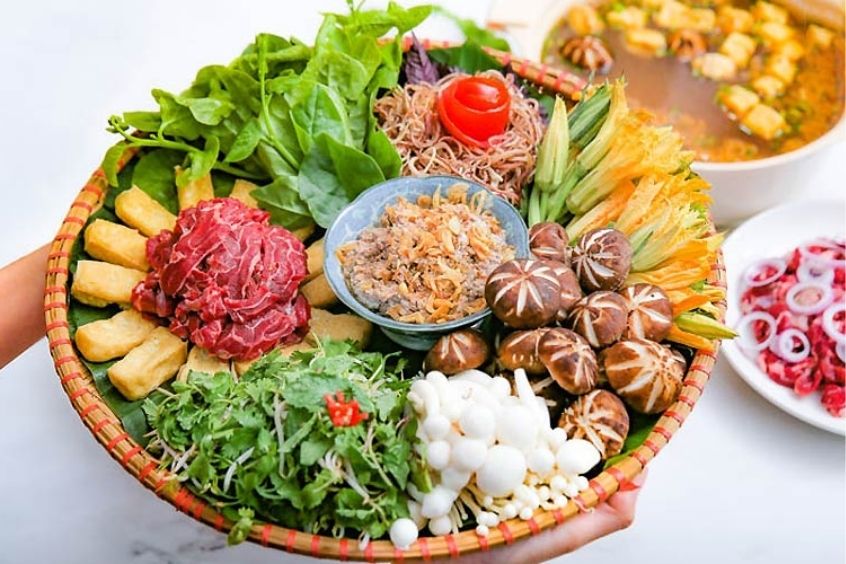 C&aacute;c nguy&ecirc;n liệu l&agrave;m n&ecirc;n m&oacute;n lẩu ri&ecirc;u cua