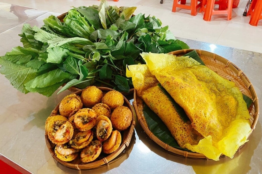 B&aacute;nh x&egrave;o l&agrave; một trong những m&oacute;n ẩm thực nổi tiếng tại v&ugrave;ng đất T&acirc;y Đ&ocirc;