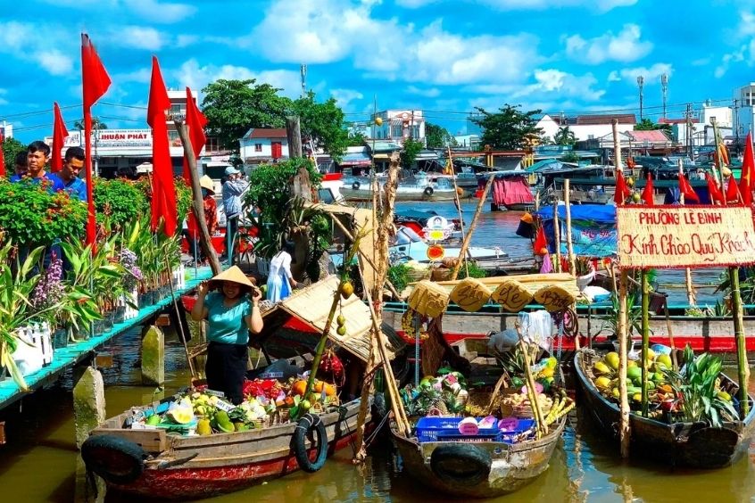 Trải nghiệm mua sắm tr&ecirc;n chợ nổi C&aacute;i Răng đầy độc lạ v&agrave; l&yacute; th&uacute;