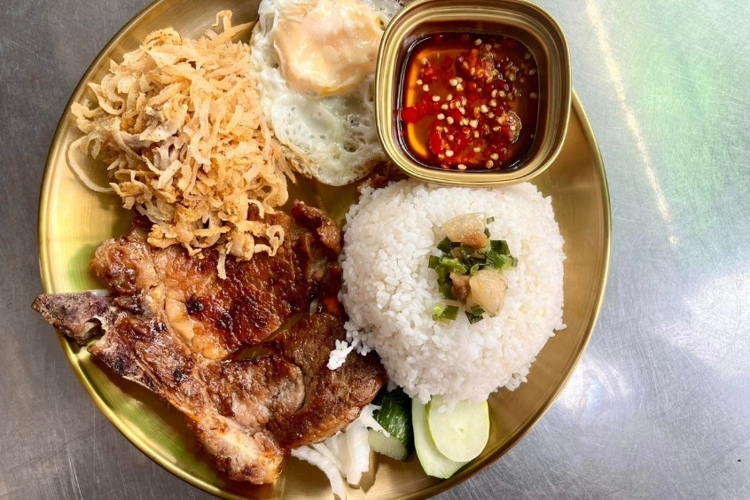 Cơm tấm, m&oacute;n ăn đặc trưng mang đậm dấu ấn văn h&oacute;a ẩm thực của miền Nam Việt Nam