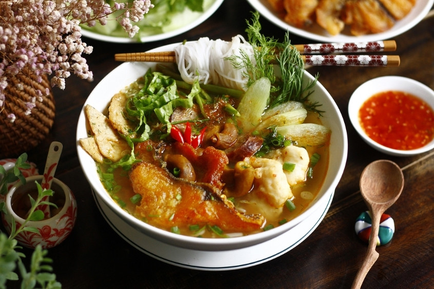 Du kh&aacute;ch đến Hải Ph&ograve;ng nhất định phải thưởng thức m&oacute;n b&uacute;n c&aacute; cay