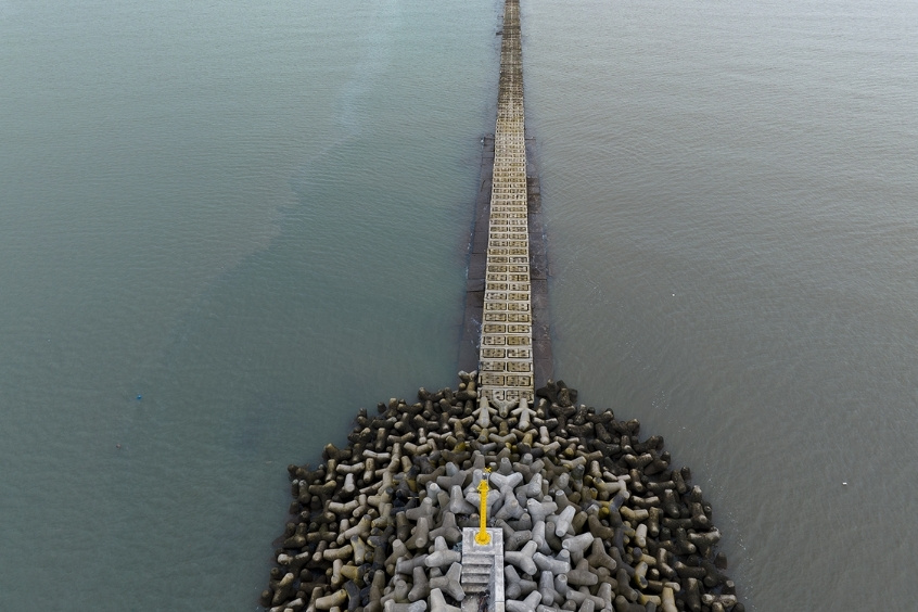 Đ&ecirc; chắn s&oacute;ng C&aacute;t Hải l&agrave; con đường đi bộ tr&ecirc;n biển d&agrave;i nhất Việt Nam