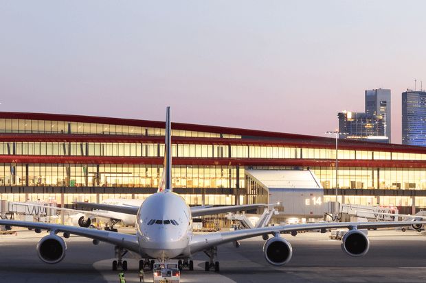 Nh&agrave; ga Terminal E tại S&acirc;n bay quốc tế Logan Boston (BOS), Boston, Massachusetts