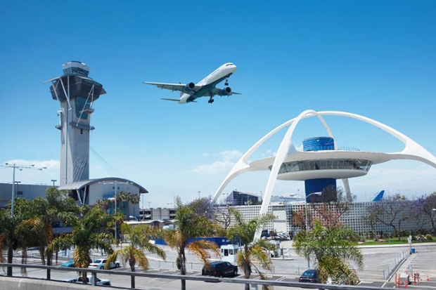 LAX l&agrave; s&acirc;n bay ch&iacute;nh của th&agrave;nh phố Los Angeles, nổi bật với hệ thống nh&agrave; ga hiện đại v&agrave; mạng lưới đường bay quốc tế rộng khắp
