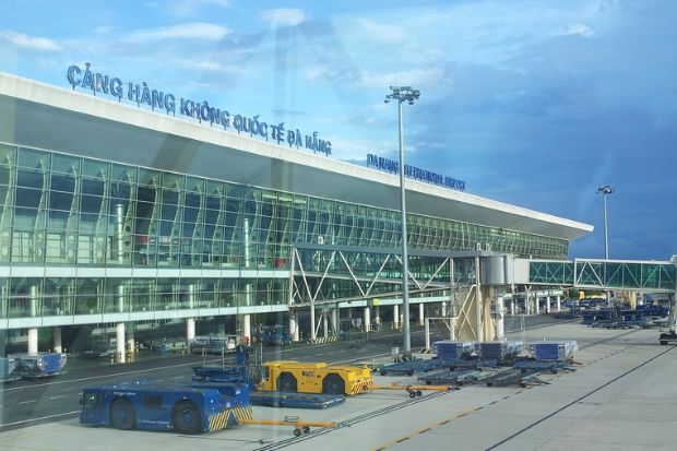 S&acirc;n bay Đ&agrave; Nẵng l&agrave; một trong những cảng h&agrave;ng kh&ocirc;ng lớn v&agrave; quan trọng nhất khu vực miền Trung &ndash; T&acirc;y Nguy&ecirc;n