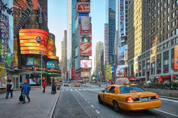 Quảng trường Times Square rực rỡ &aacute;nh đ&egrave;n giữa l&ograve;ng Manhattan, New York