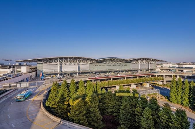S&acirc;n bay quốc tế San Francisco (SFO) l&agrave; cửa ng&otilde; h&agrave;ng kh&ocirc;ng quan trọng của bờ T&acirc;y nước Mỹ
