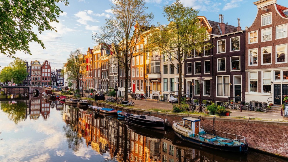 v&eacute; m&aacute;y bay từ h&agrave; nội đi amsterdam