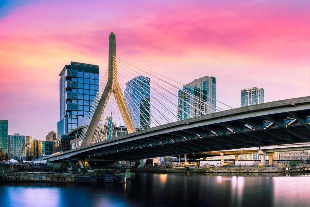 Cầu Leonard P. Zakim l&agrave; biểu tượng kiến tr&uacute;c hiện đại của th&agrave;nh phố Boston