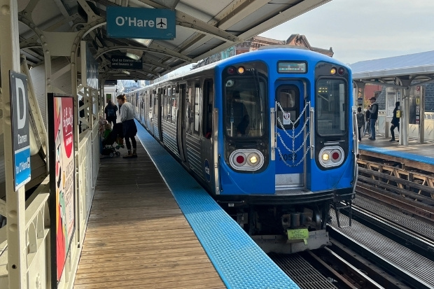 Tàu điện từ sân bay O'Hare về trung tâm Chicago nhanh chóng và tiết kiệm