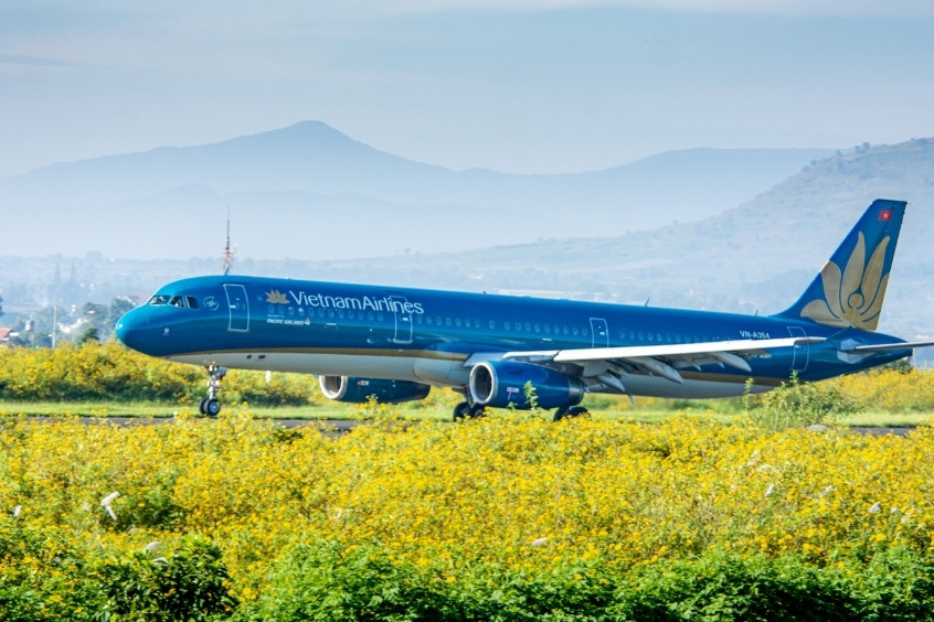 Đồng h&agrave;nh c&ugrave;ng Vietnam Airlines với v&eacute; m&aacute;y bay từ H&agrave; Nội đi Chu Lai chất lượng nhất