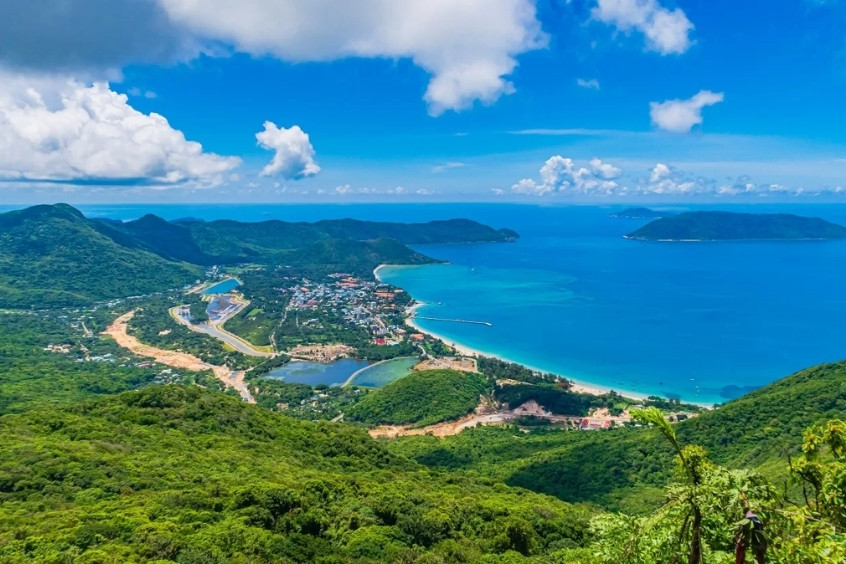 Vườn Quốc gia C&ocirc;n Đảo l&agrave; khu bảo tồn thi&ecirc;n nhi&ecirc;n bao gồm cả hệ sinh th&aacute;i rừng v&agrave; biển đa dạng